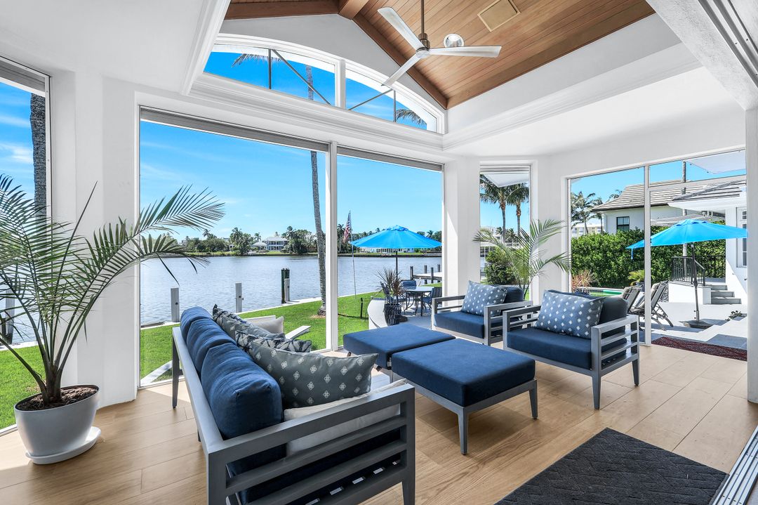 400 Springline Dr, Naples, FL 34102