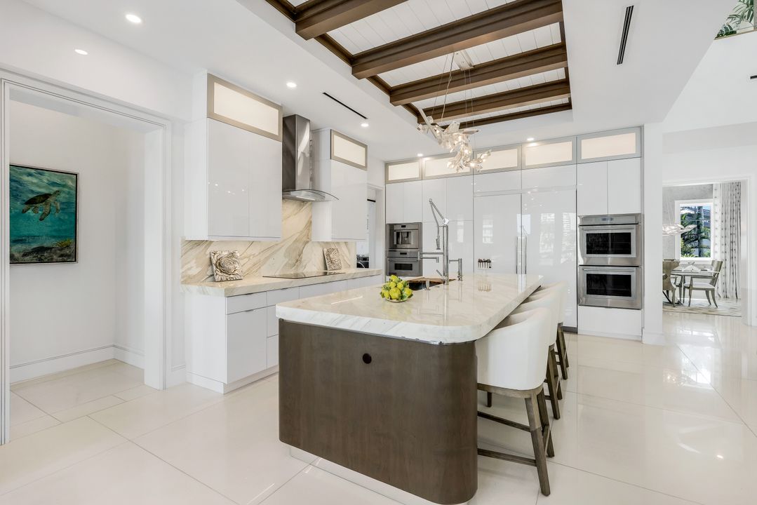 309 Neapolitan Way, Naples, FL 34103
