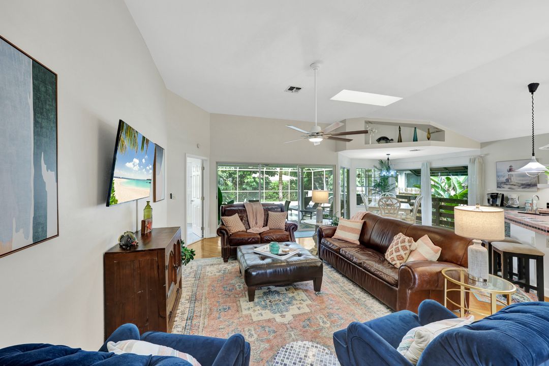 531 91st Ave N, Naples, FL 34108