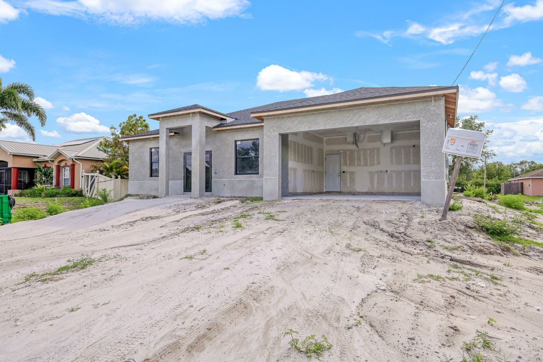 431 Pinafore Ave, Lehigh Acres, FL 33974