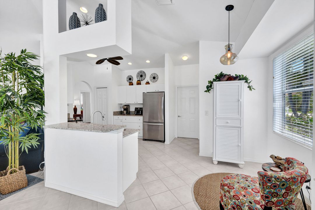 484 Crossfield Cir, Naples, FL 34104