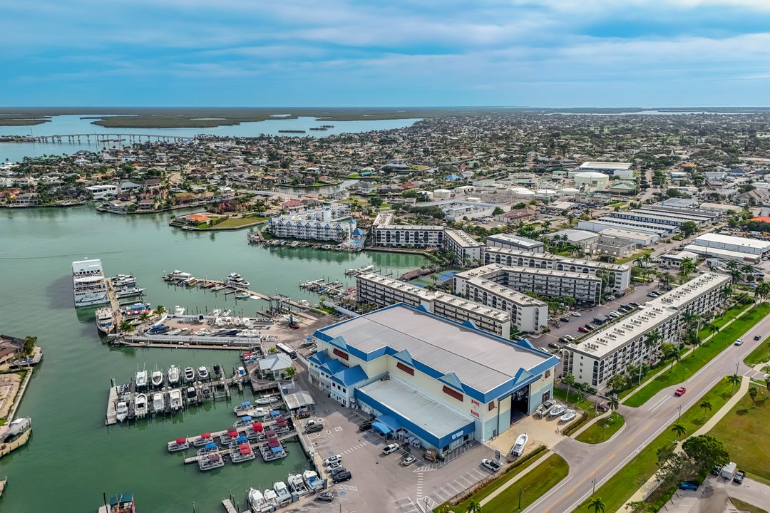 620 Rockport Ct, Marco Island, FL 34145