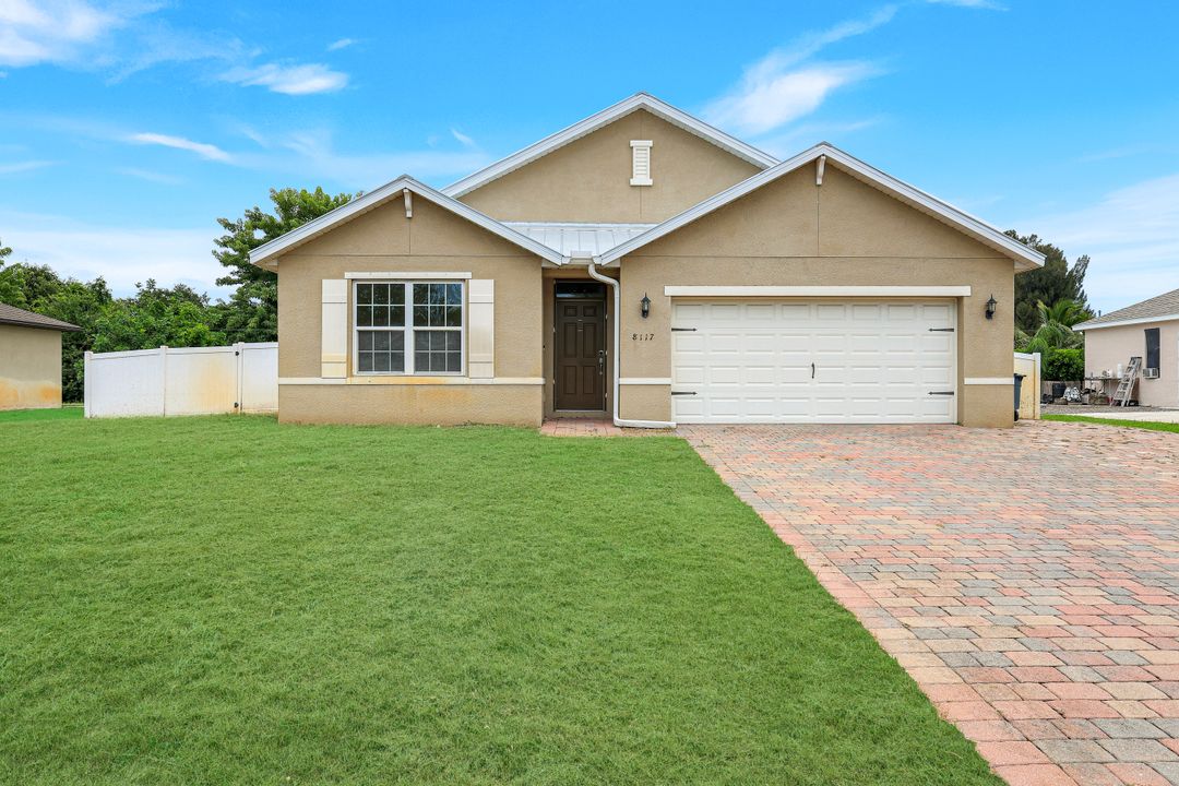 8117 Sandpiper Rd, Fort Myers, FL 33967