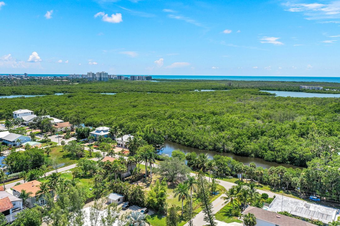 1300 Venetian Way, Naples, FL 34110