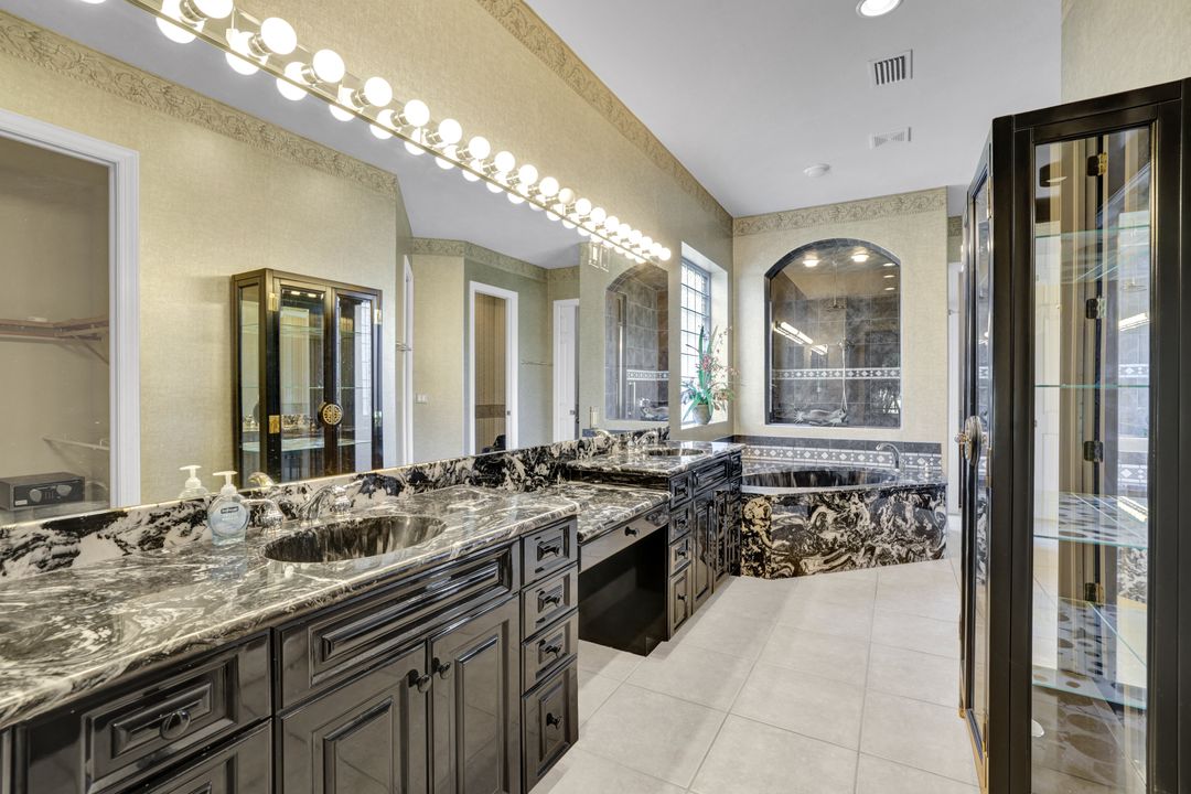 9742 Wilshire Lakes Blvd, Naples, FL 34109