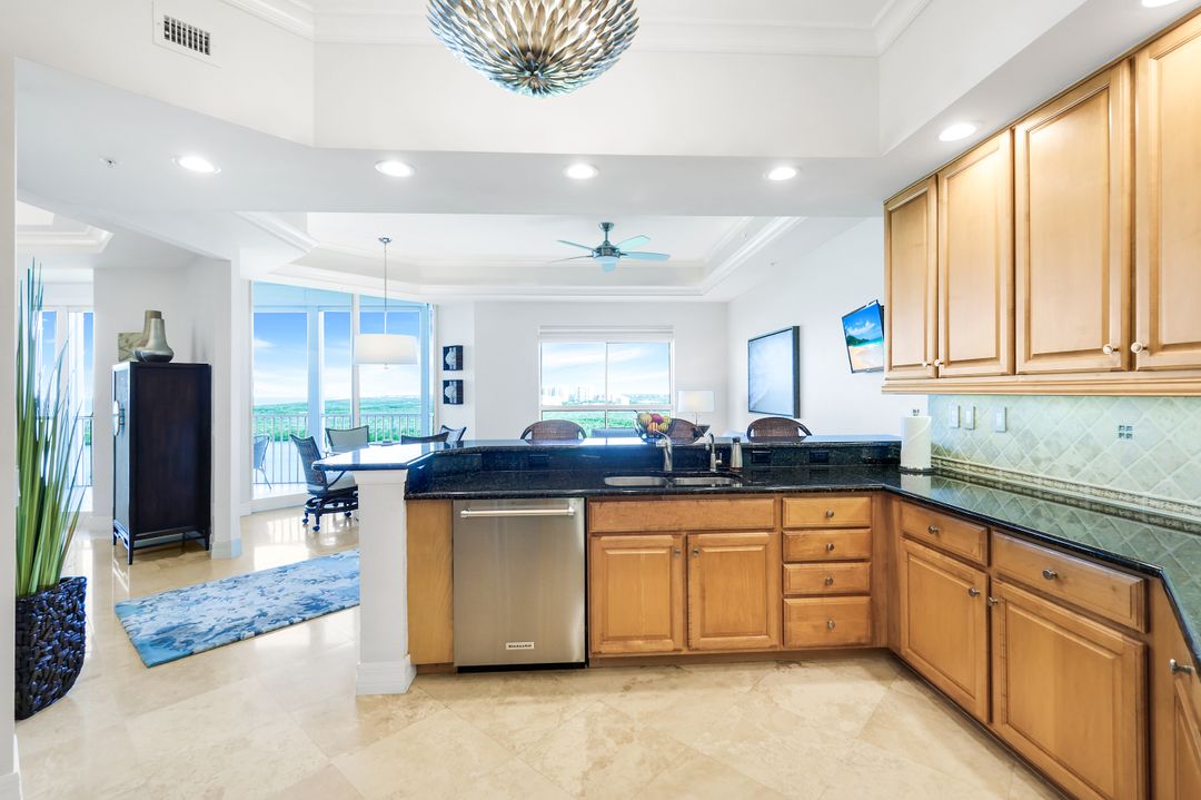295 Grande Way #1505, Naples, FL 34110