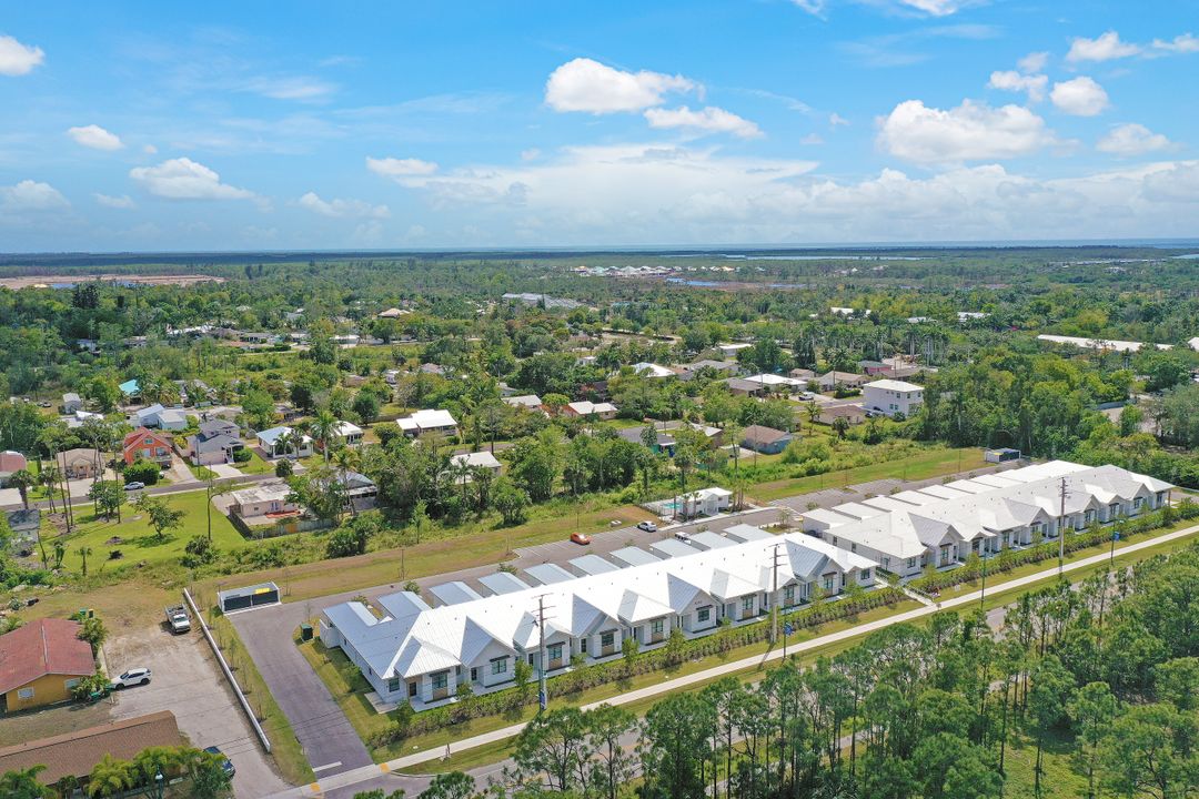 3040 Thomasson Dr, Naples, FL 34112