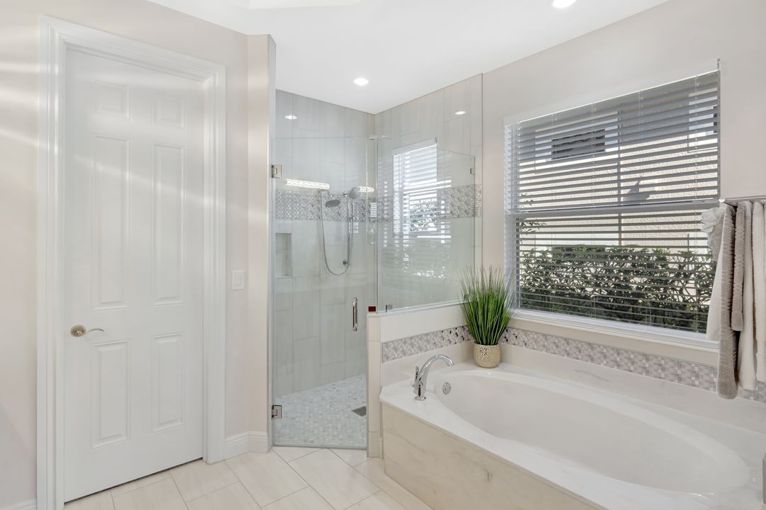 8980 Cherry Oaks Tr, Naples, FL 34114