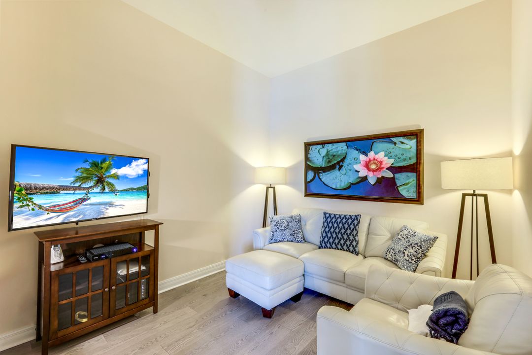 375 5th Ave S #305, Naples, FL 34102