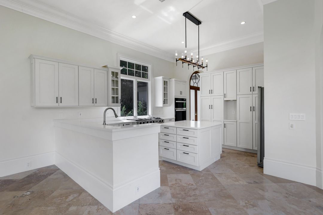 1609 Chinaberry Way, Naples, FL 34105