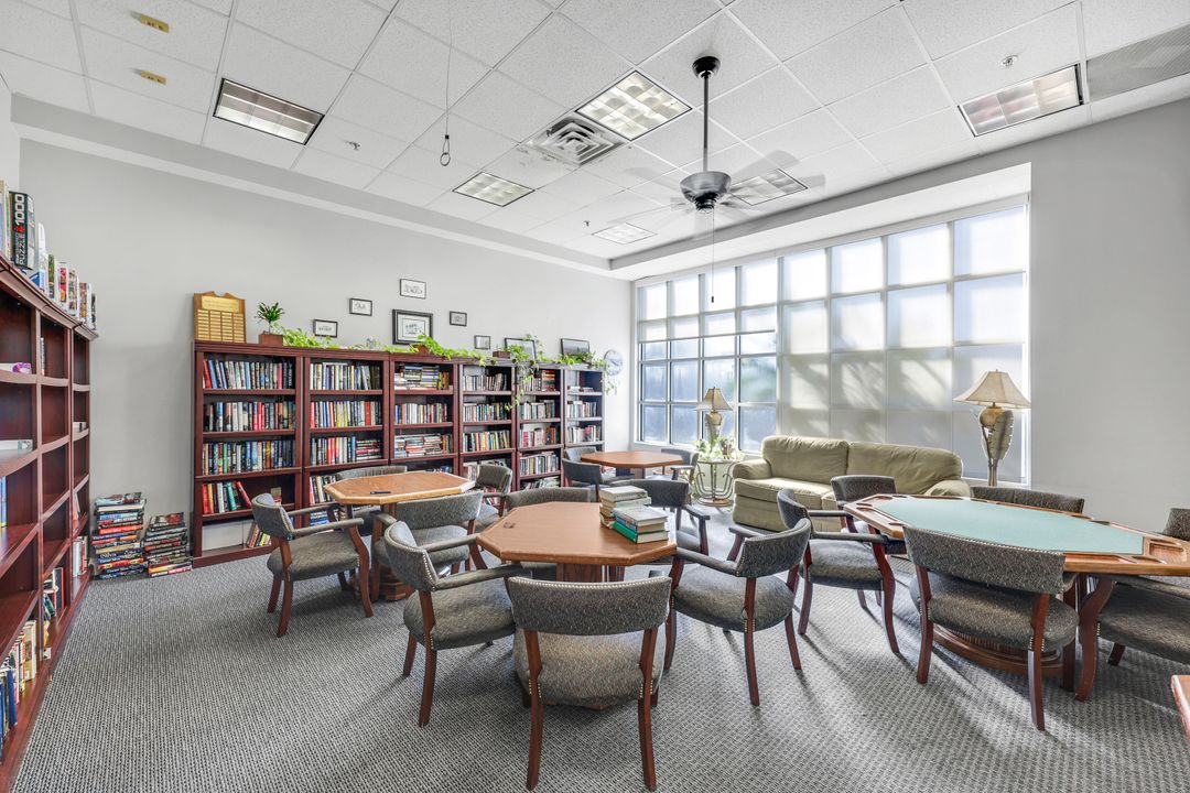 37 High Point Cir E #109, Naples, FL 34103