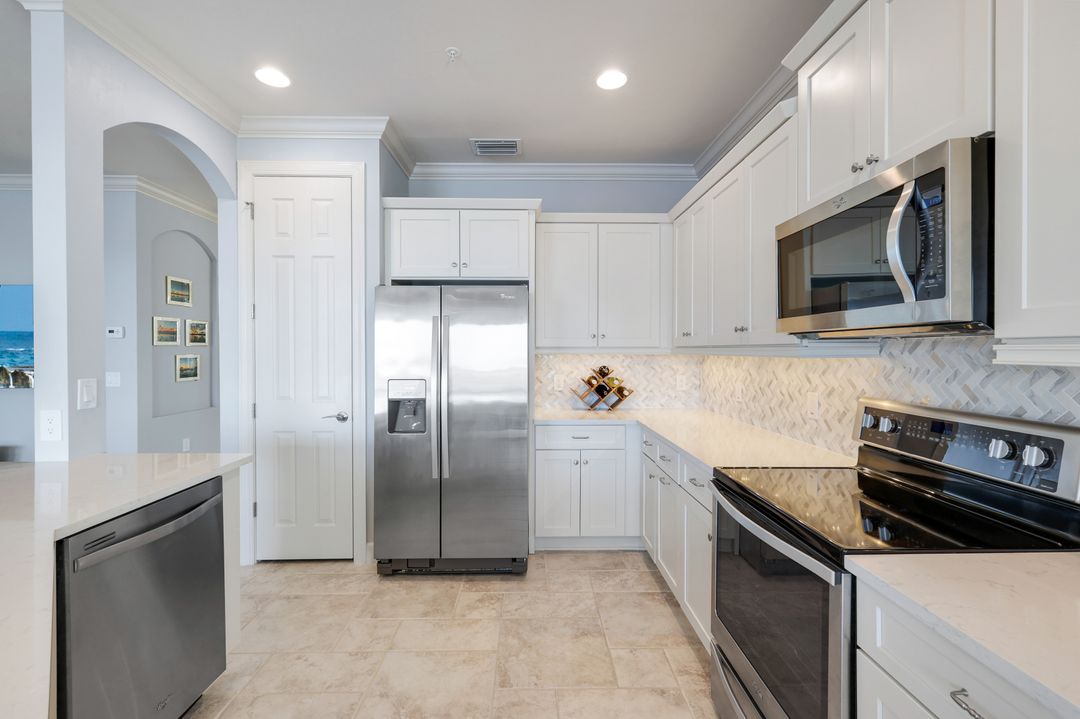 9060 Siesta Bay Dr #101, Naples, FL 34120