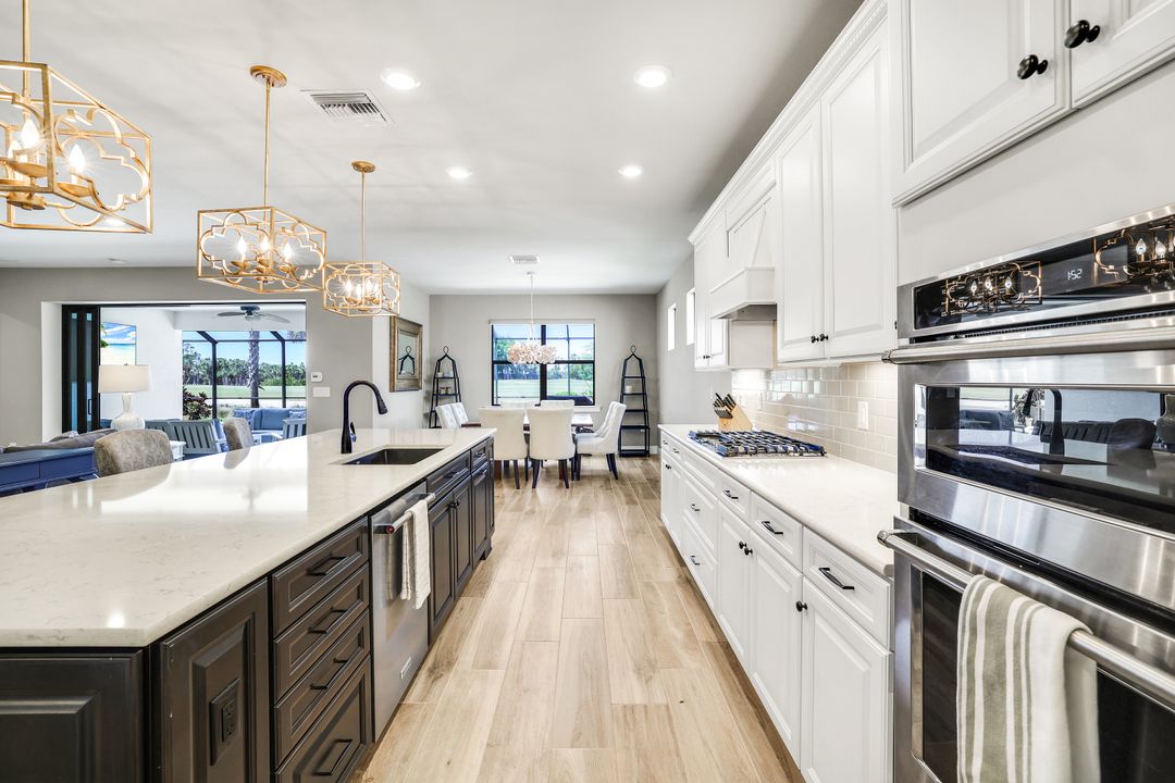 9373 Surfbird Ct, Naples, FL 34120