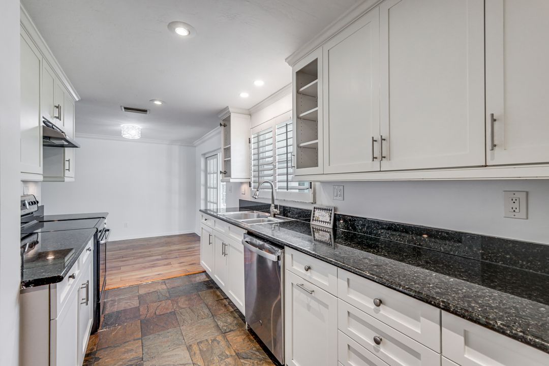 1015 Royal Palm Dr, Naples, FL 34103