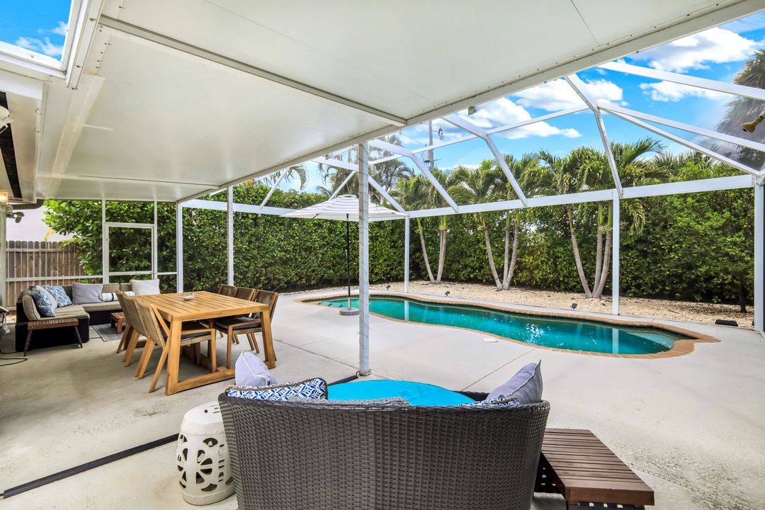 779 98th Ave N, Naples, FL 34108