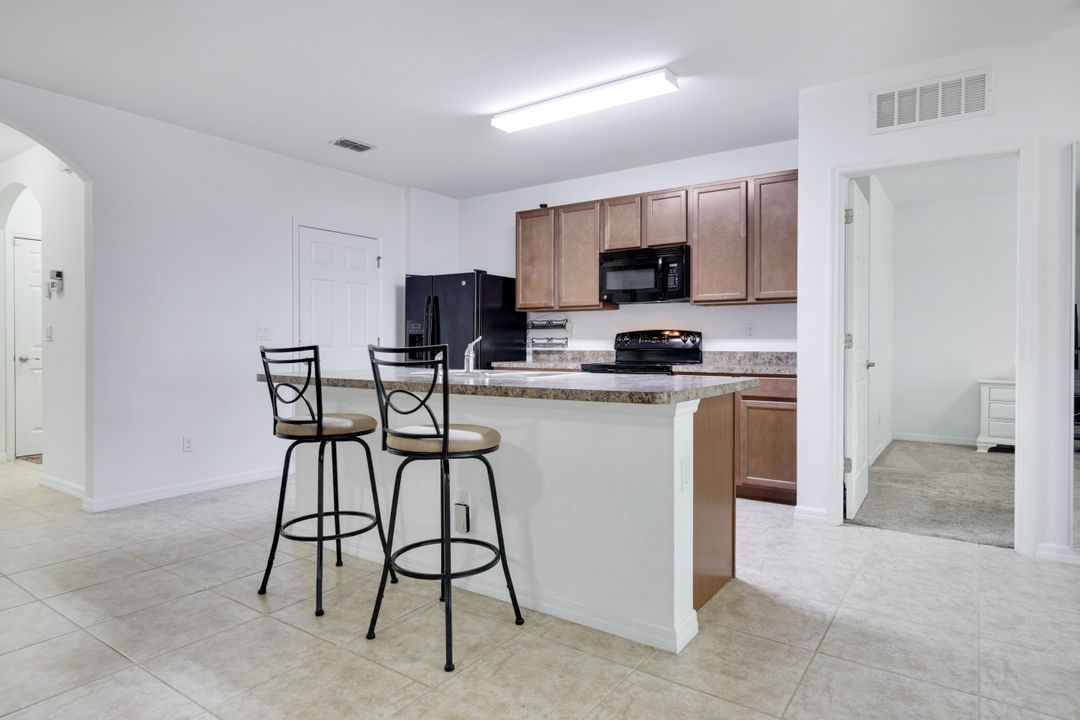 1323 SW 9th Ave, Cape Coral, FL 33991