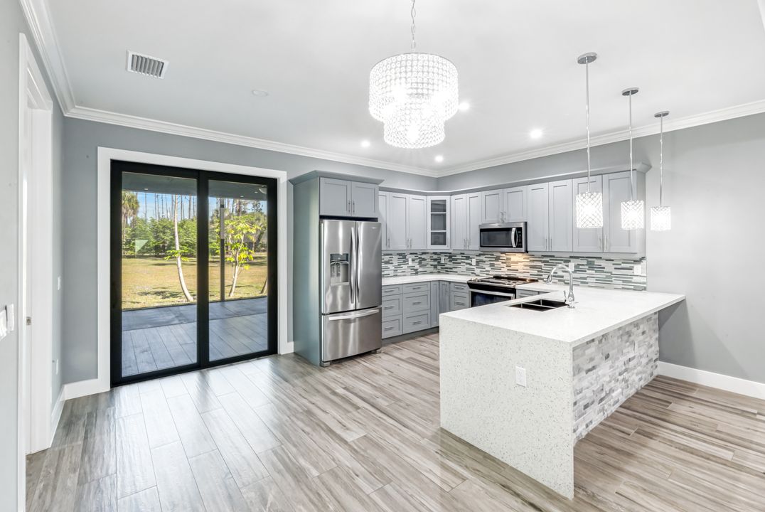 141 20th Ave NW, Naples, FL 34120