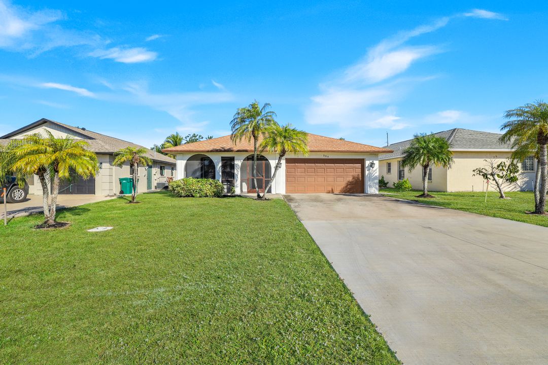 589 98th Ave N, Naples, FL 34108