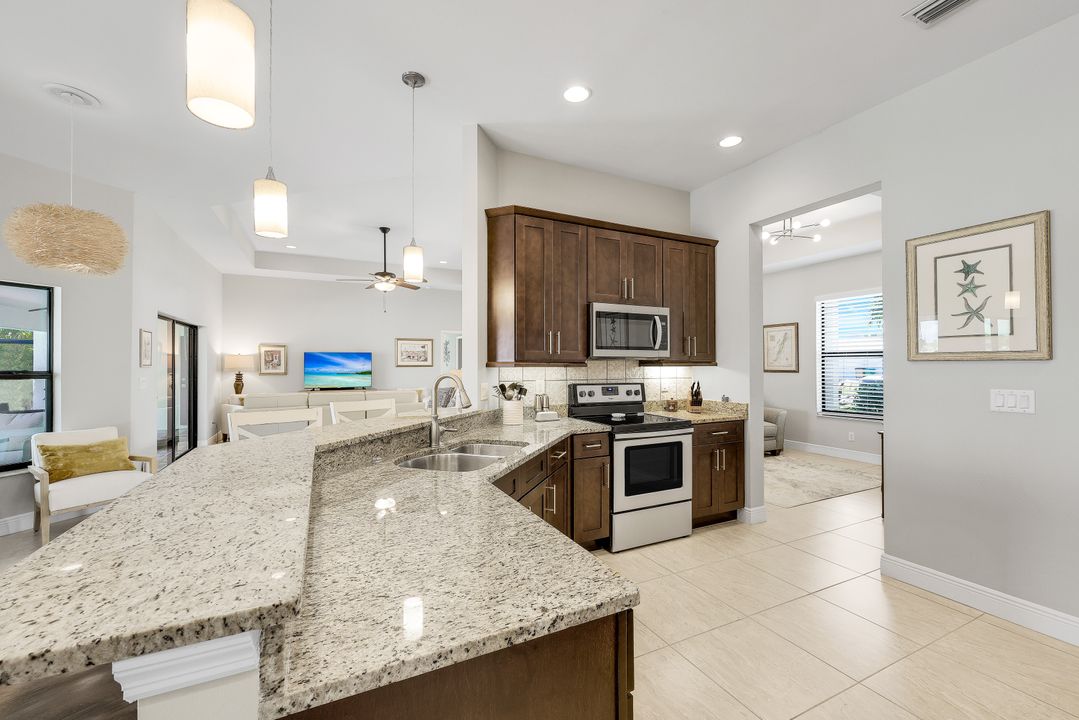 401 NE 19th Pl, Cape Coral, FL 33909