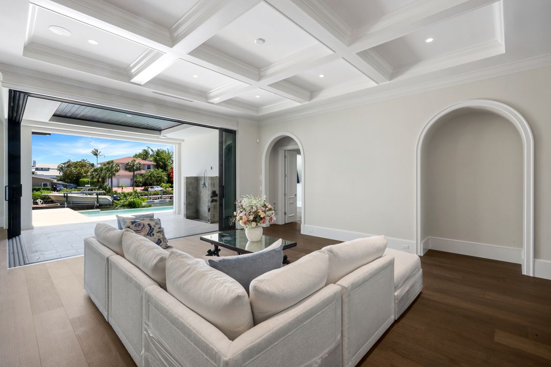 1690 Chesapeake Ave, Naples, FL 34102