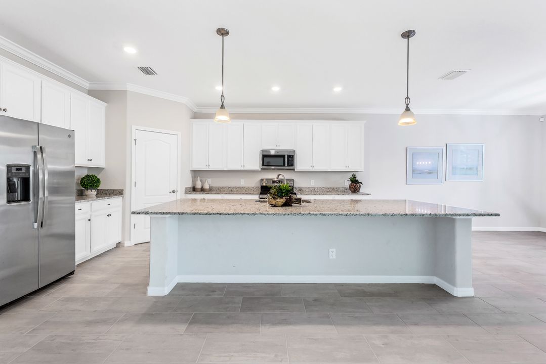 2366 Tangerine Ln, Naples, FL 34120