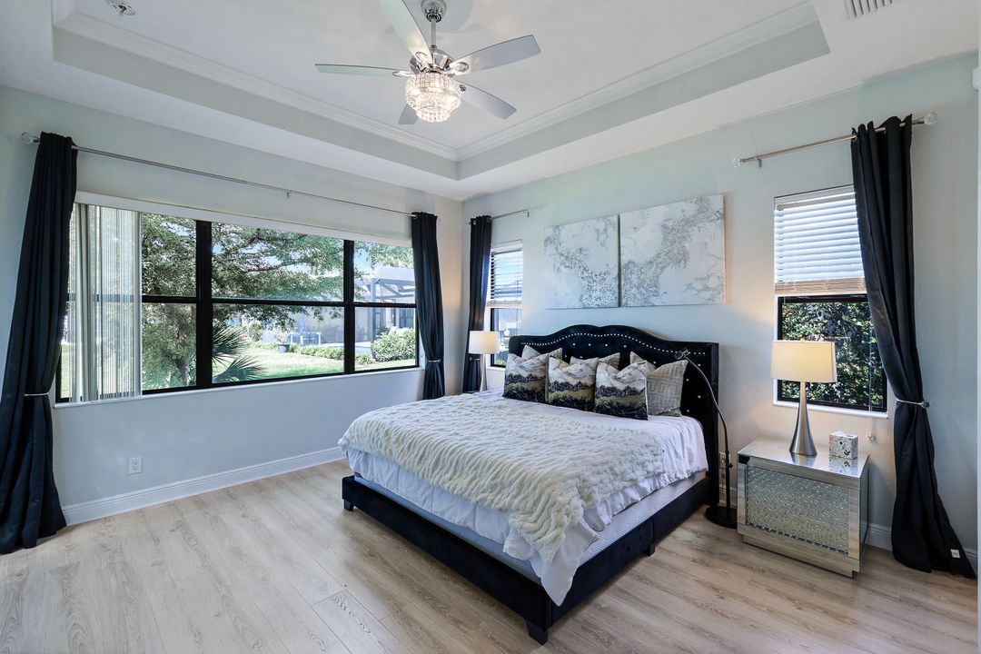 1685 Serrano Cir, Naples, FL 34105