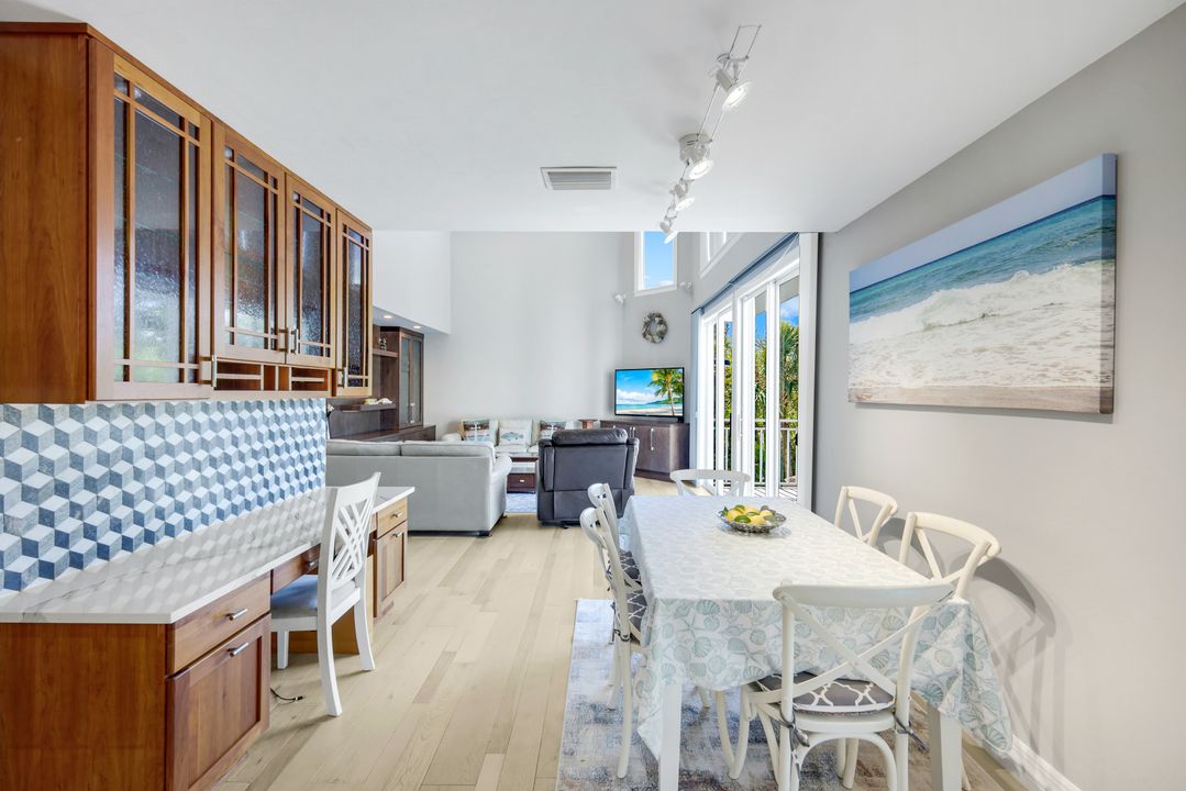 1111 Schooner Pl, Sanibel, FL 33957