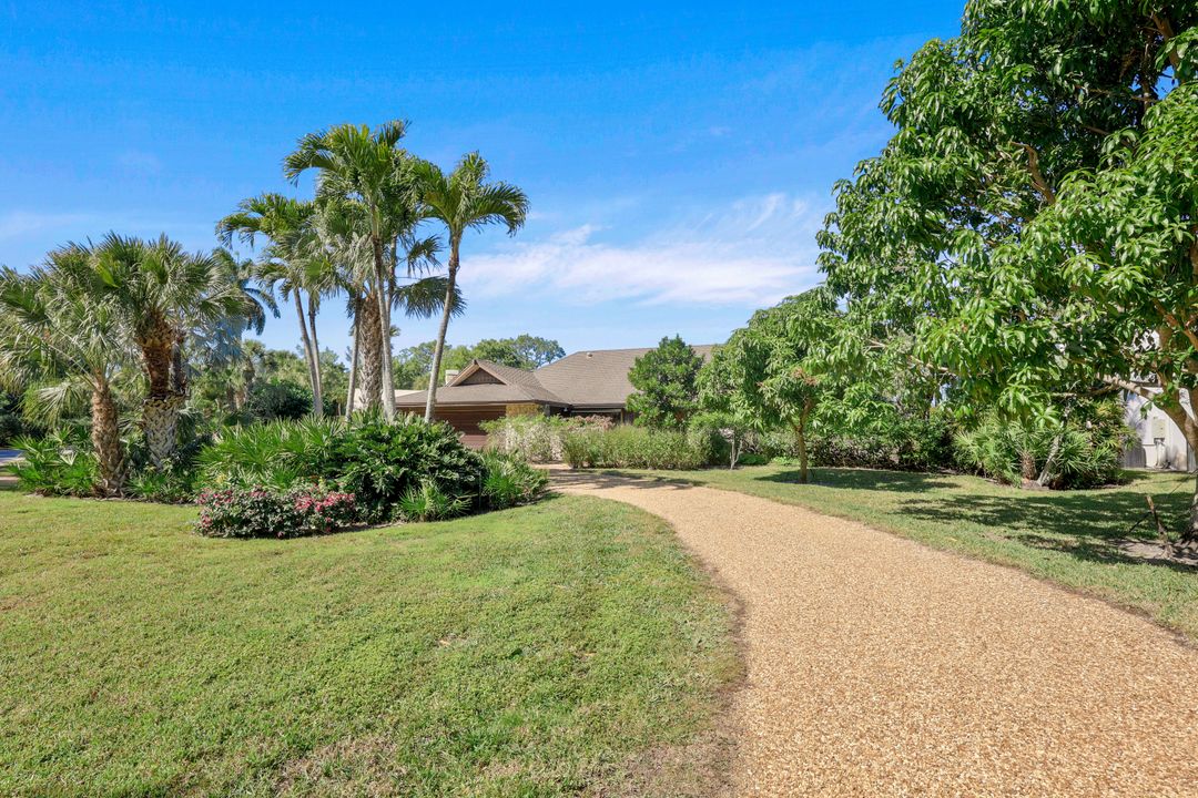 700 Bald Eagle Dr, Naples, FL 34105