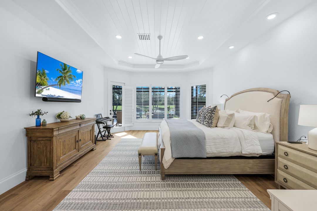 5092 Cerromar Dr, Naples, FL 34112