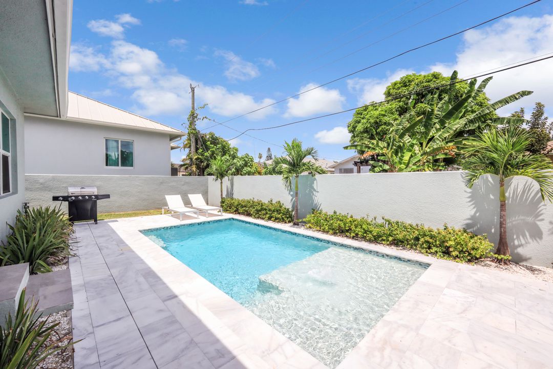 605 107th Ave N, Naples, FL 34108