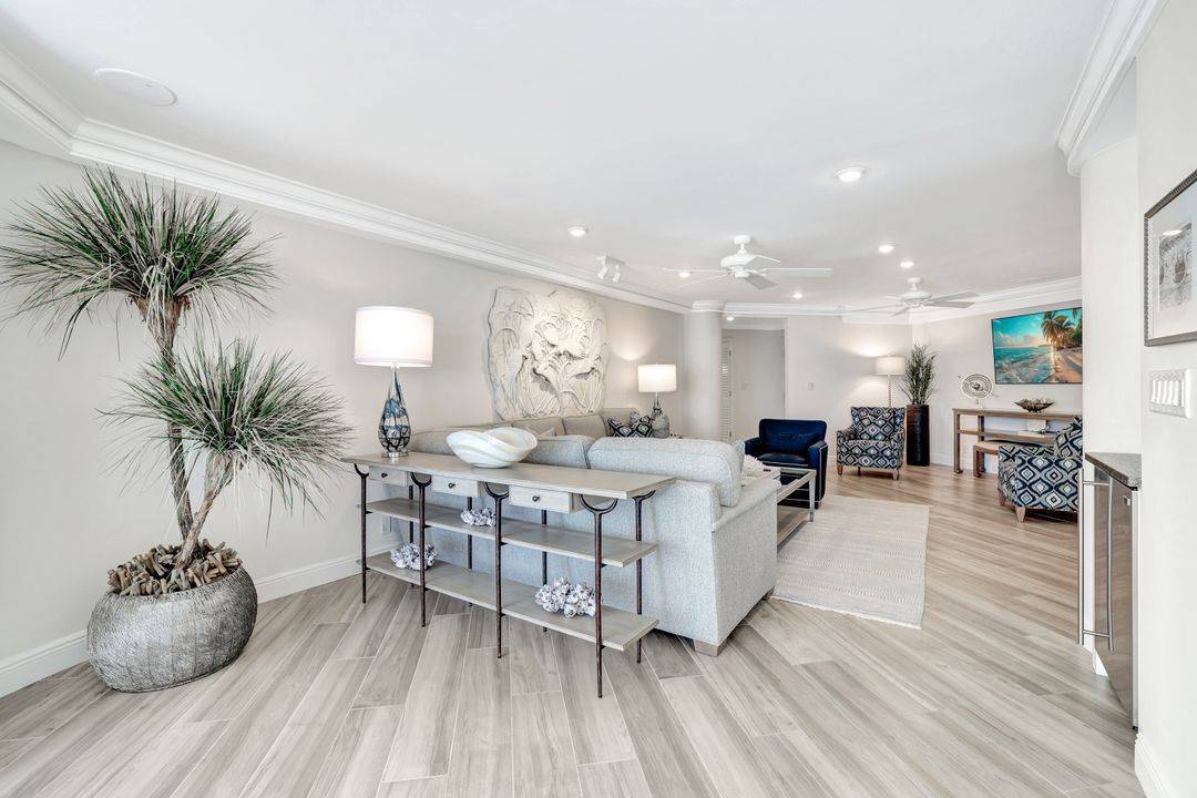 4041 Gulf Shore Blvd N #703, Naples, FL 34103