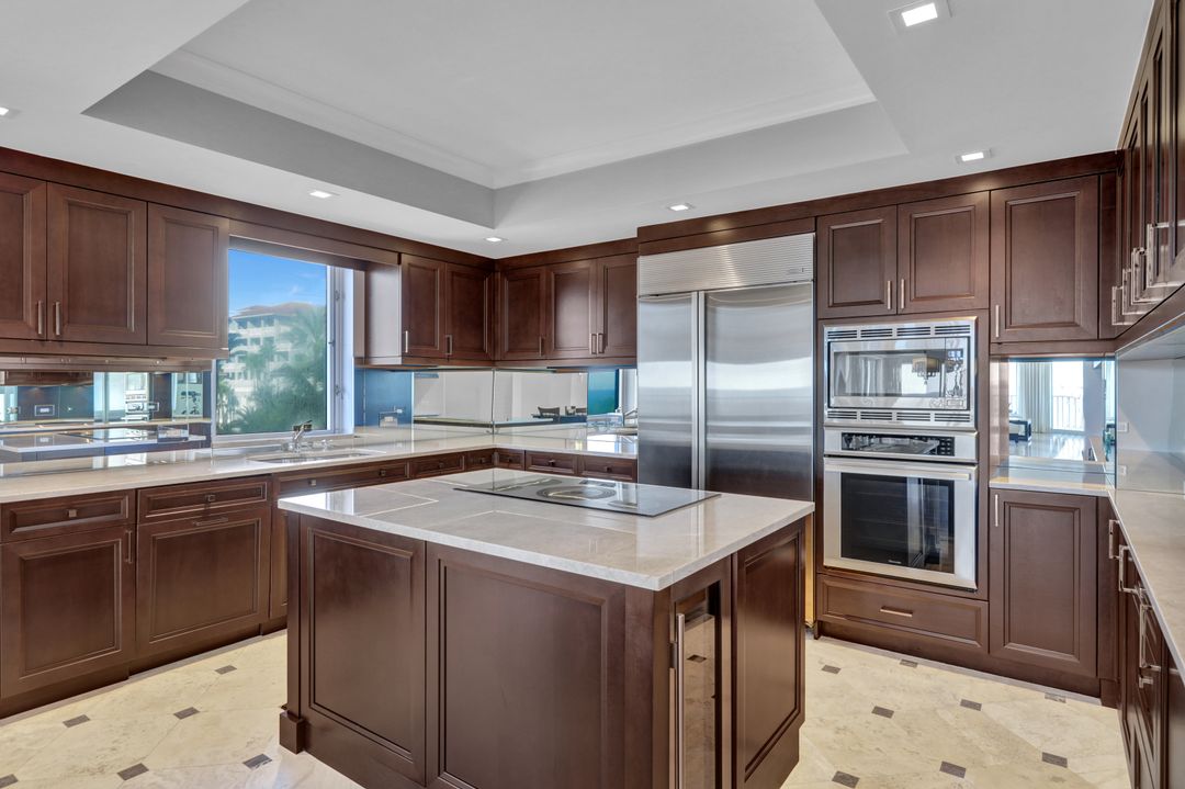 9811 Gulf Shore Dr #203, Naples, FL 34108