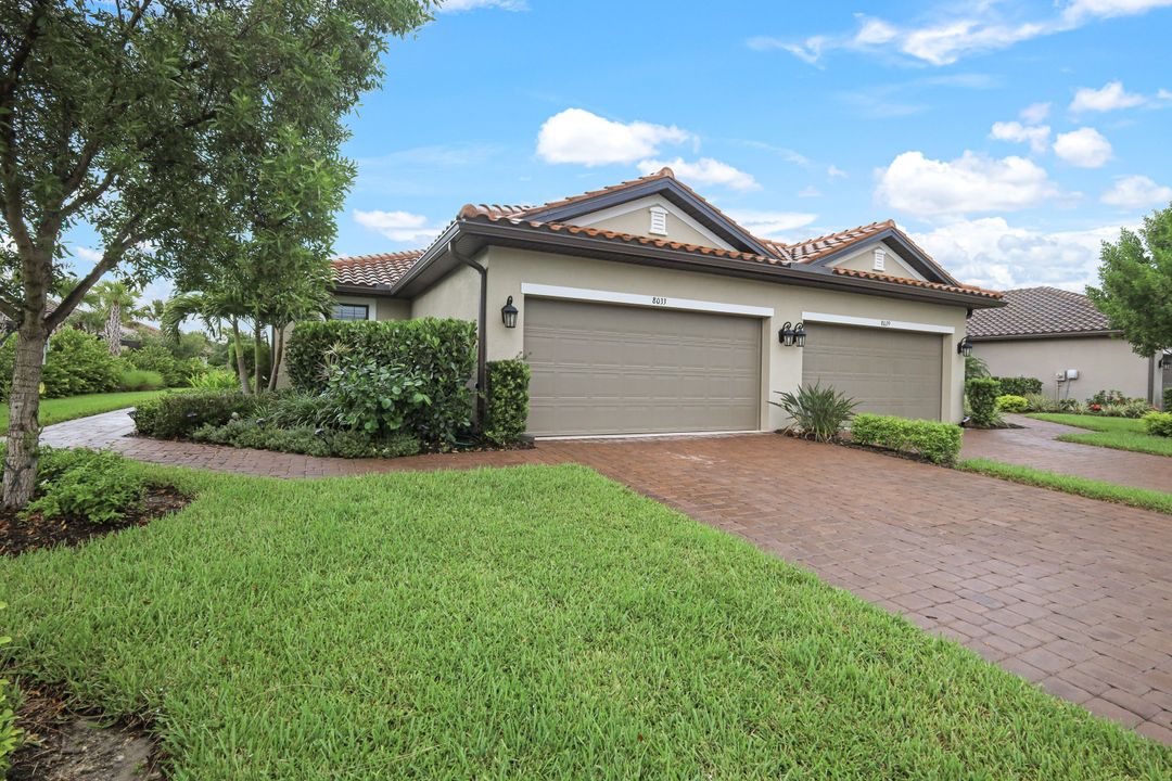 8033 Calle Canovas St, Naples, FL 34114