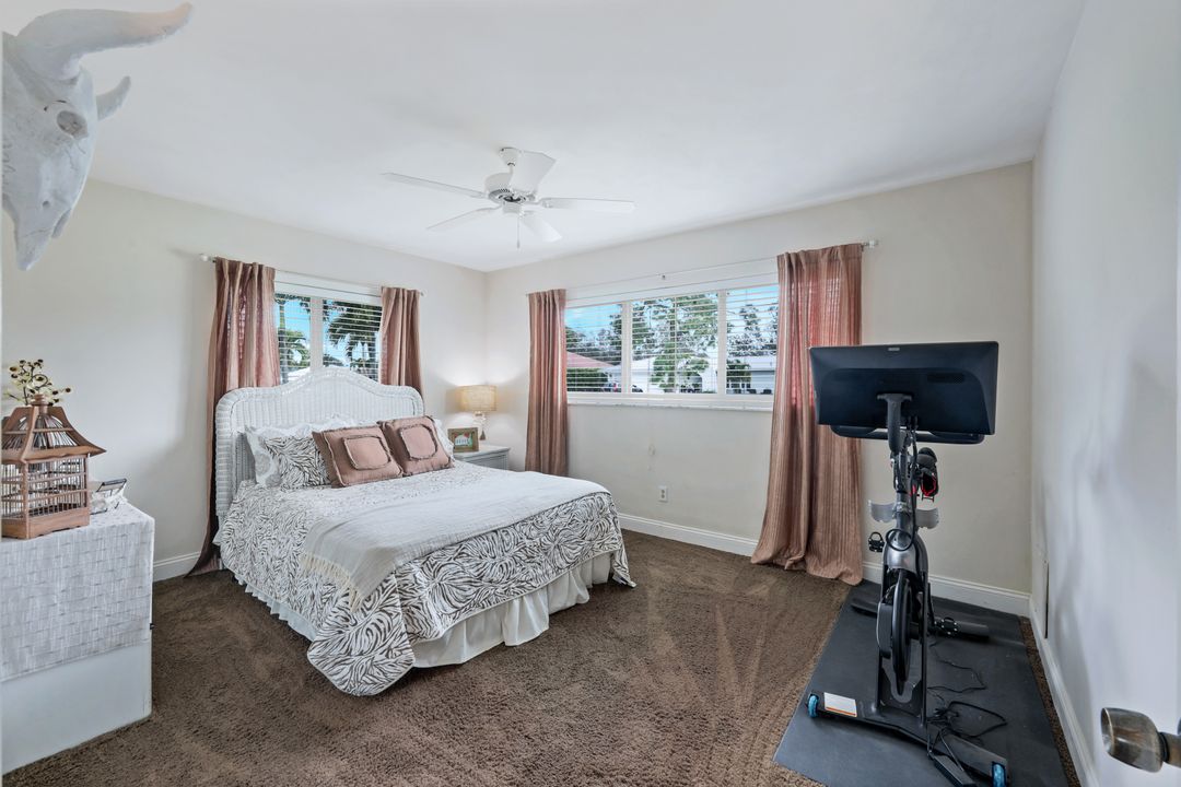 289 Burning Tree Dr, Naples, FL 34105