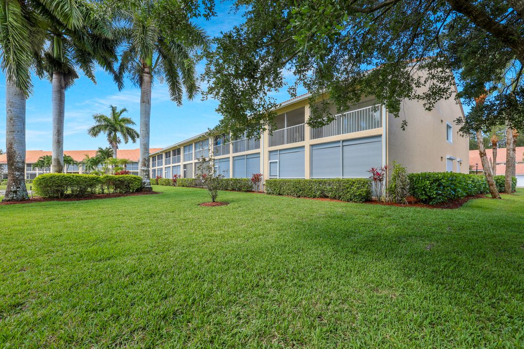 2395 Bayou Ln #4, Naples, FL 34112