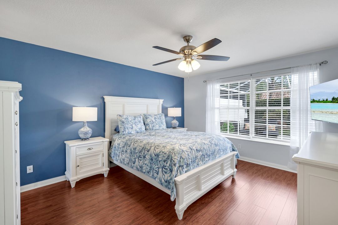 4272 Redonda Ln, Naples, FL 34119