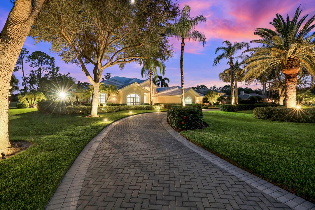 4624 Pond Apple Dr N, Naples, FL 34119