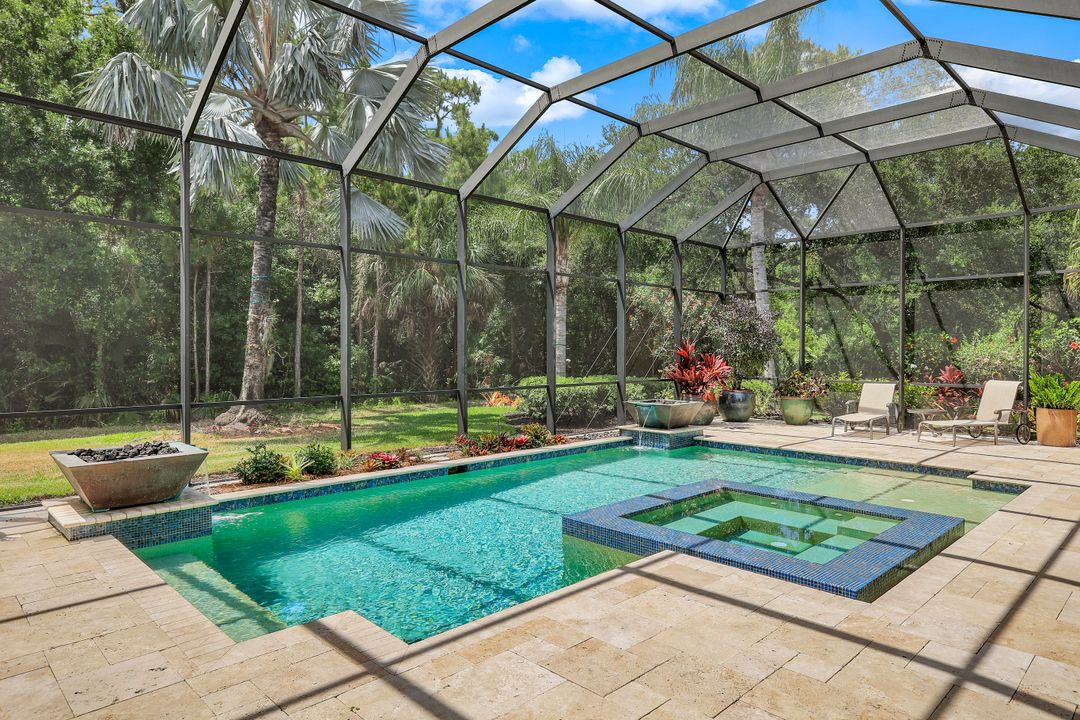 6477 Costa Cir, Naples, FL 34113