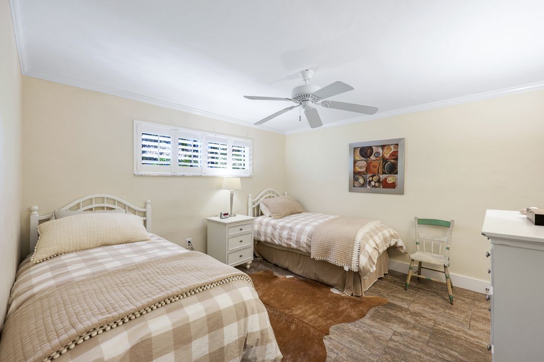 725 Old Trail Dr, Naples, FL 34103