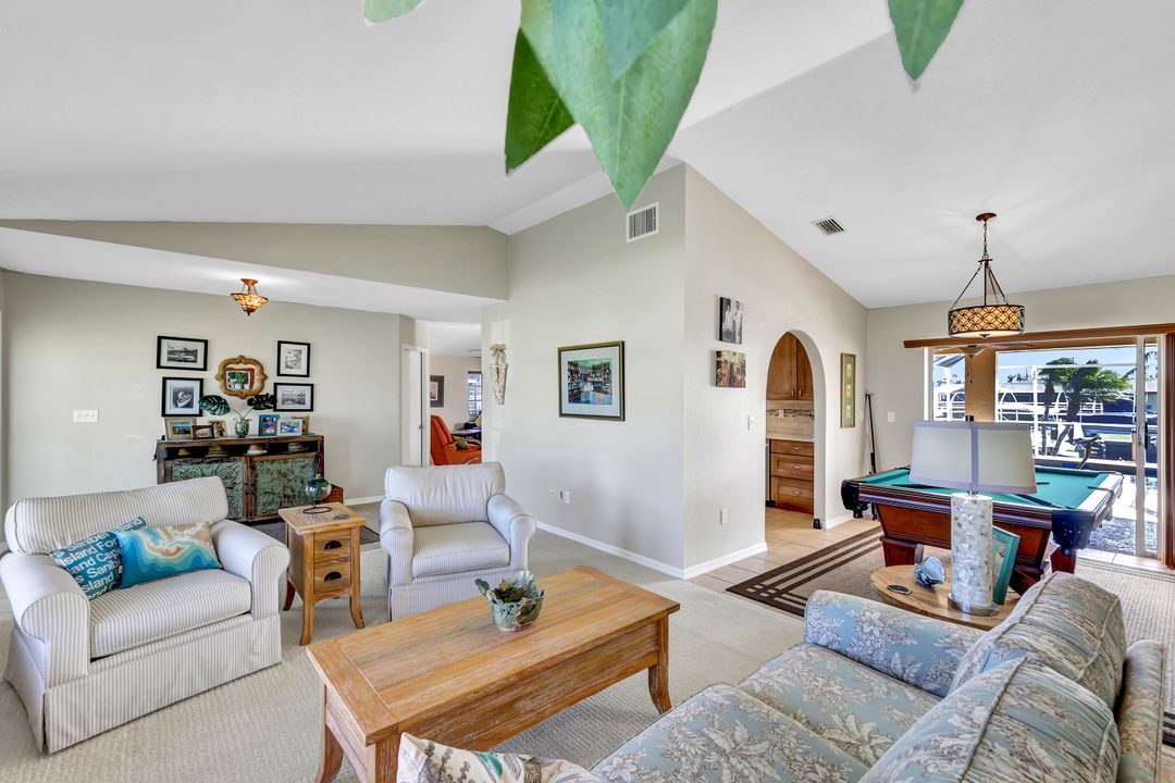 3749 SW 2nd Ave, Cape Coral, FL 33914