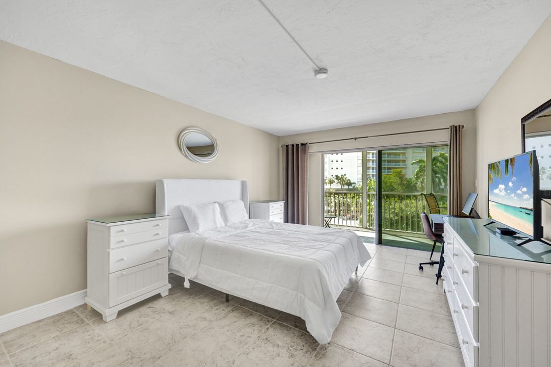 1 Bluebill Ave #409, Naples, FL 34108