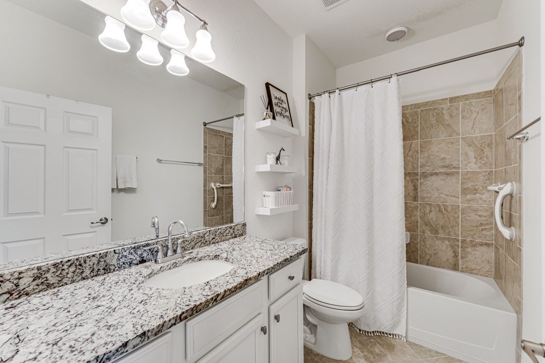 1427 Oceania Dr, Naples, FL 34113