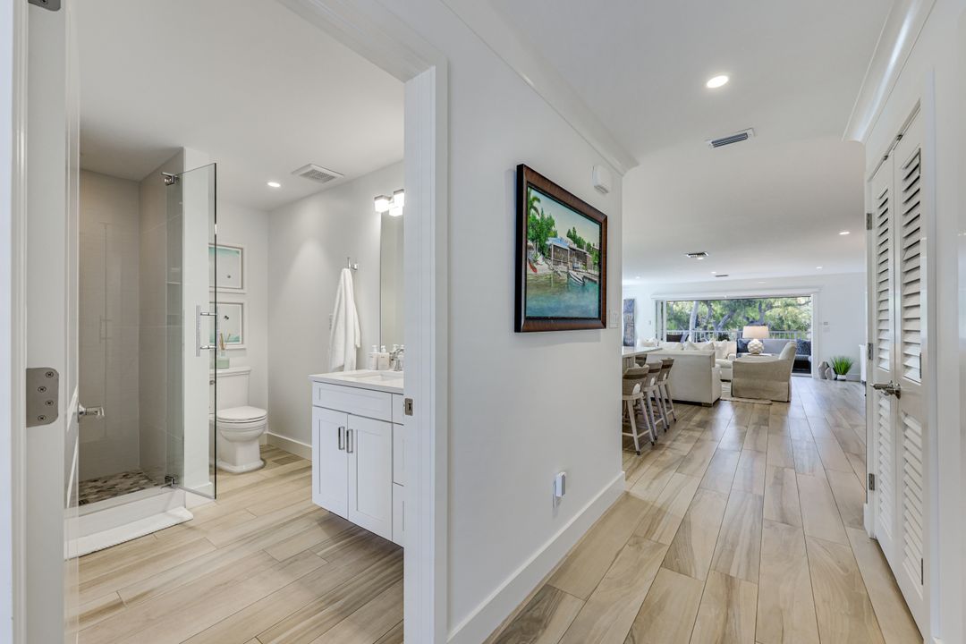 225 5th Ave S #104, Naples, FL 34102