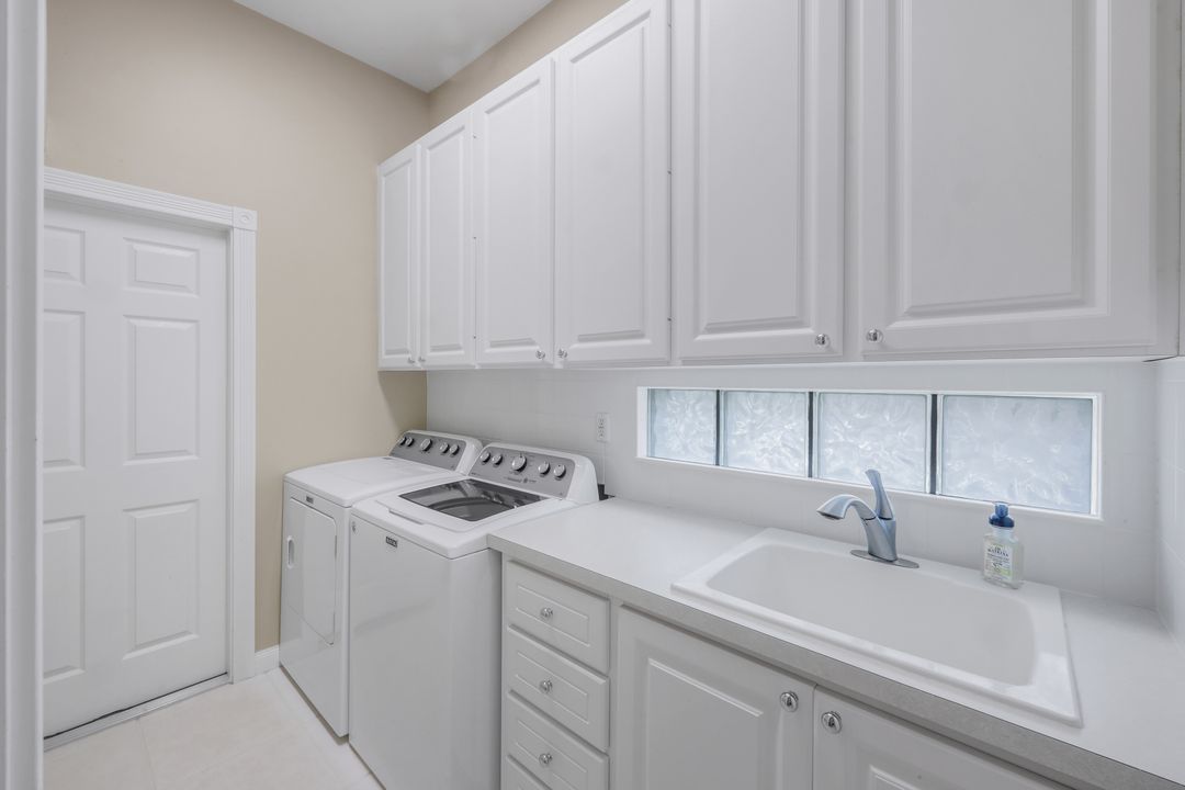 3774 Whidbey Way, Naples, FL 34119