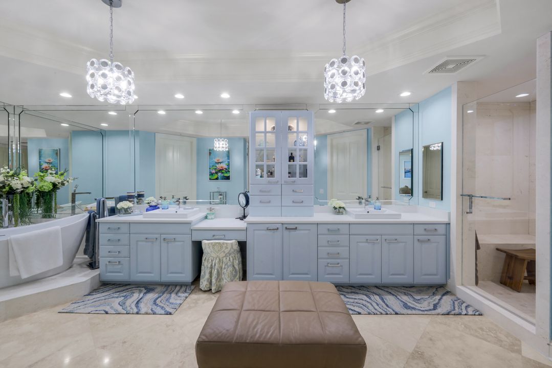 81 Seagate Dr, Naples, FL 34103