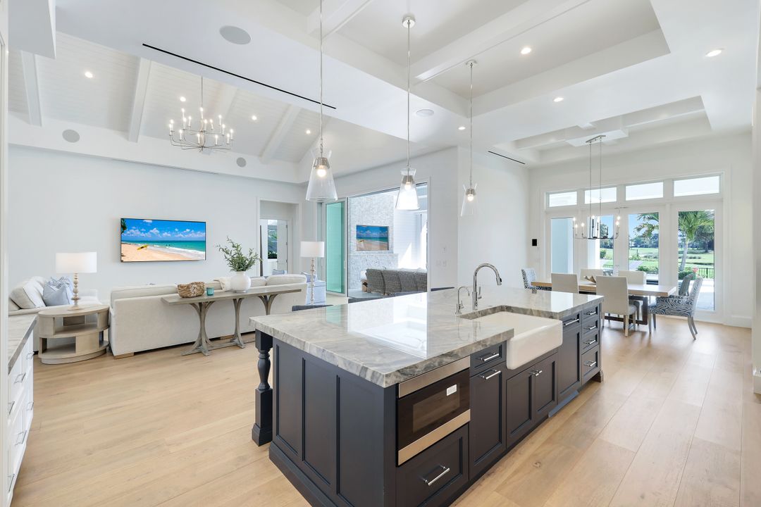 730 Harbour Dr, Naples, FL 34103