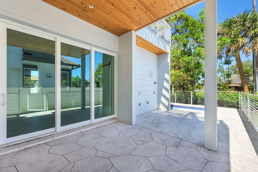 859 92nd Ave N, Naples, FL 34108
