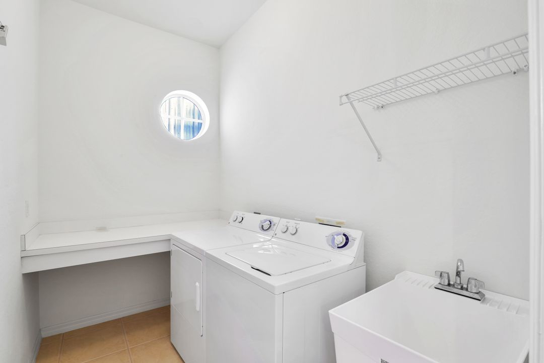 9956 St Moritz Dr, Miromar Lakes, FL 33913