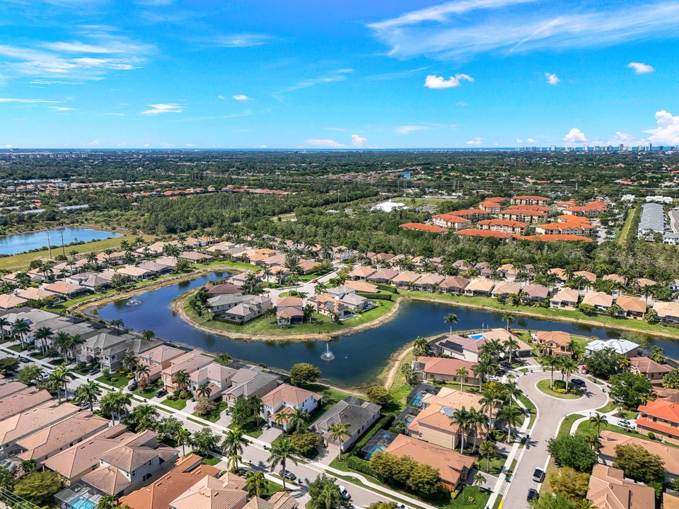1685 Serrano Cir, Naples, FL 34105