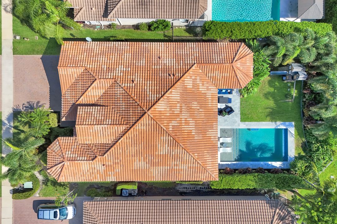 2704 Crystal Way, Naples, FL 34119